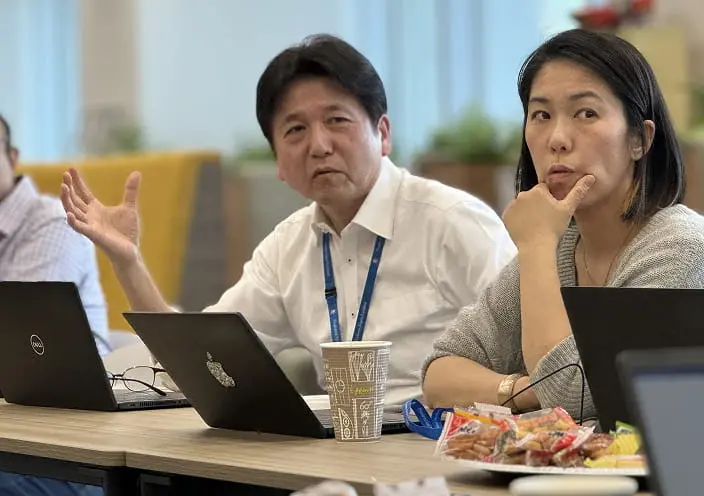 働く社員の様子