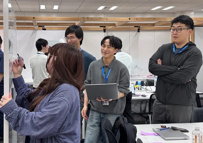 働く社員の様子