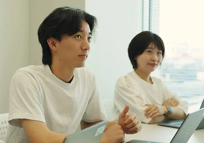 働く社員の様子